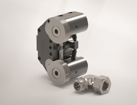 Radial thread rolling head